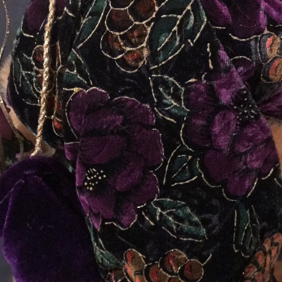 Gorgeous Fabric Santa With Porcelain Face and Hands - Picture 8 of 9